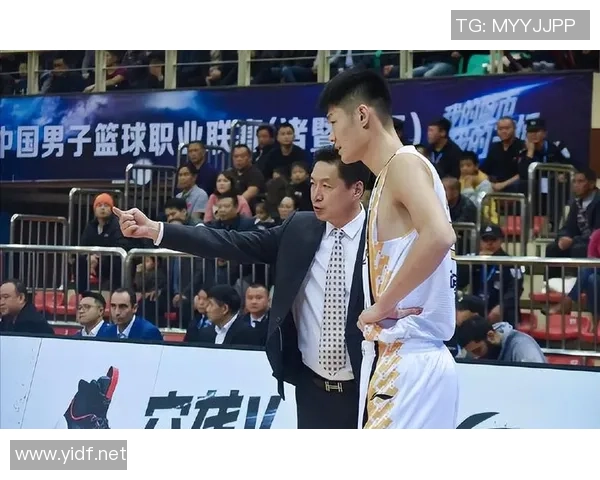 孙铭徽的篮球之路:从默默无闻到闪耀赛场的传奇成长故事